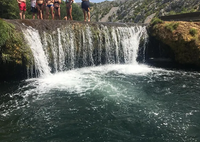 Zerava Nin Semesterbostad