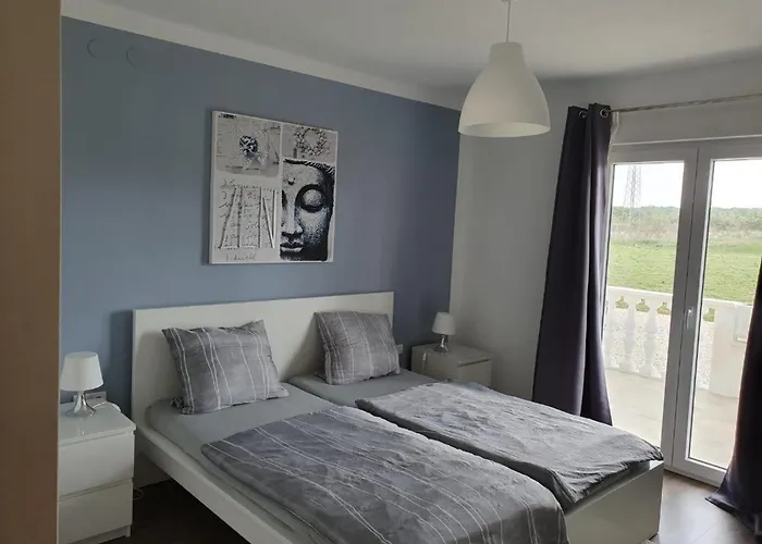 Zerava Nin Semesterbostad *